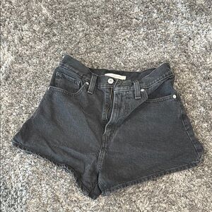 Levi’s high waisted mom shorts size 27